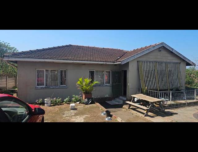 5 BEDROOM HOUSE FOR SALE IN SEA VIEW